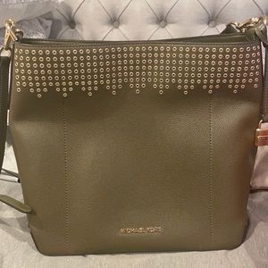 Michael Kors Hayes Bucket Bag